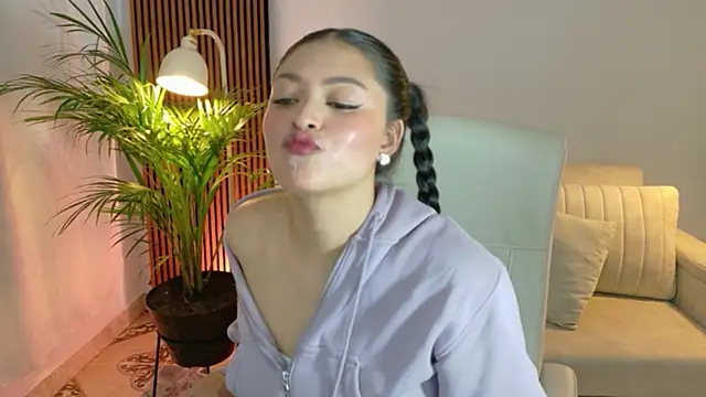 Snapshot of victoria___moon chatting on 11, 5, 2026 victoria moon online show from 11, 5, 2026