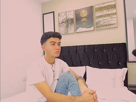 Feiccer Thomson1 online show from 4, 12, 2025