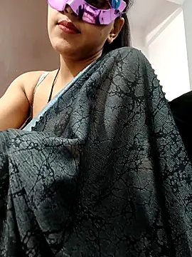 Shivani hotty online show from 3, 4, 2026