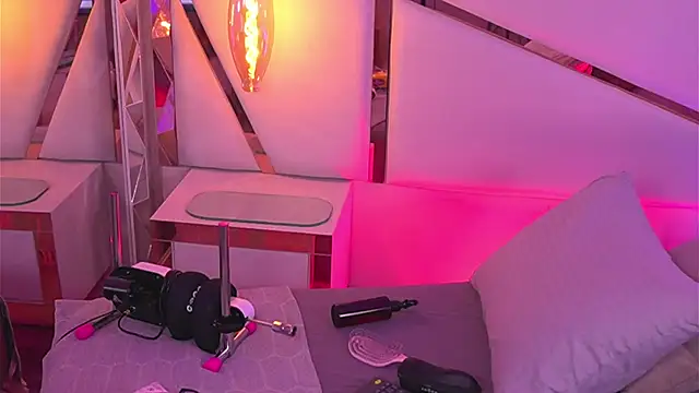 Sophie-velvet online show from 14, 5, 2026
