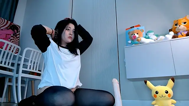 minji snow online show from 15, 4, 2026