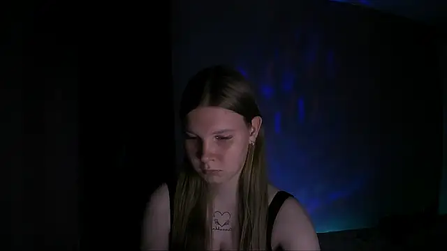 nelli lux  online show from 4, 12, 2025