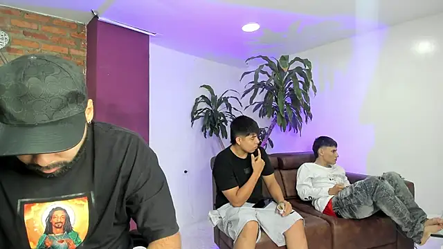 HotThreesoome online show from 15, 12, 2025