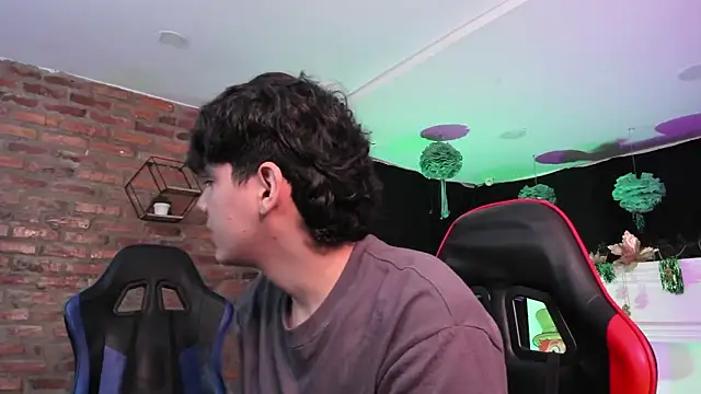 HotThreesoome online show from 19, 3, 2026