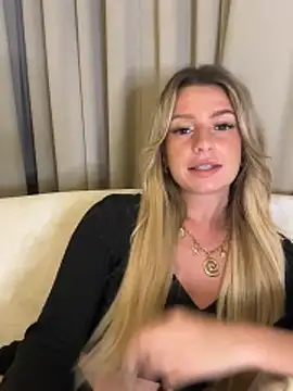 Snapshot of lilavv chatting on 15, 12, 2025 lilavv online show from 15, 12, 2025