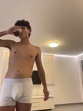 Snapshot of OnlyTyroone chatting on 7, 4, 2026 OnlyTyroone online show from 7, 4, 2026