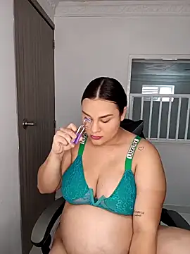 Snapshot of Valeriaa_21 chatting on 6, 4, 2026 Valeriaa 21 online show from 6, 4, 2026