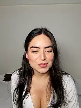 saasha Petit online show from 3, 2, 2026