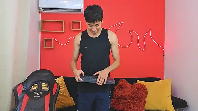 Neo Twink online show from 5, 6, 2026