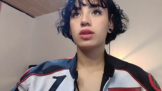 Kiara Fox   online show from 6, 2, 2026