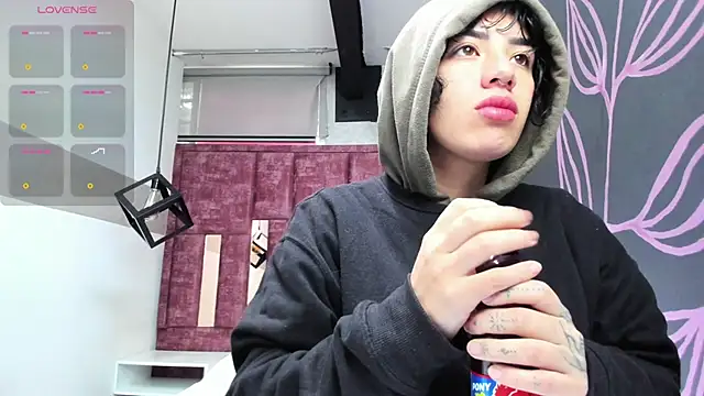 Kiara Fox   online show from 3, 2, 2026