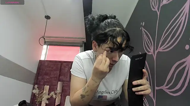 Kiara Fox   online show from 25, 3, 2026