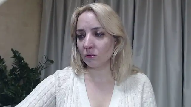 Snapshot of sweetpussy chatting on 14, 10, 2025 sweetpussy online show from 14, 10, 2025