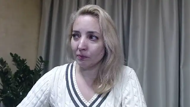 Snapshot of sweetpussy chatting on 14, 11, 2025 sweetpussy online show from 14, 11, 2025