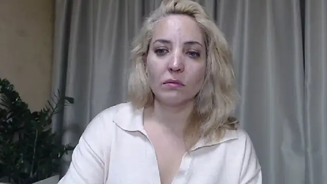 Snapshot of sweetpussy chatting on 13, 10, 2025 sweetpussy online show from 13, 10, 2025