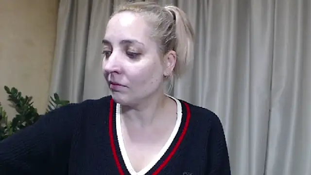 Snapshot of sweetpussy chatting on 26, 11, 2025 sweetpussy online show from 26, 11, 2025