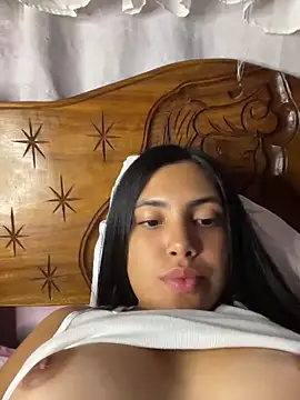 Snapshot of _Laurentt_ chatting on 5, 5, 2026 Laurentt online show from 5, 5, 2026