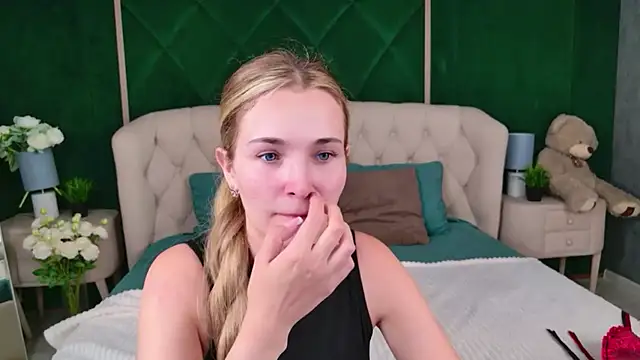 Snapshot of Lina_Sinerz chatting on 17, 7, 2026 Lina Sinerz online show from 17, 7, 2026
