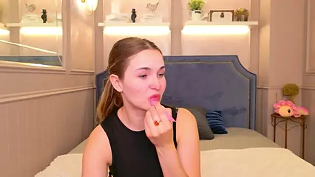 Snapshot of Lina_Sinerz chatting on 24, 6, 2026 Lina Sinerz online show from 24, 6, 2026