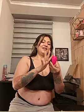 Snapshot of Magenta_Moon chatting on 18, 7, 2026 Magenta Moon online show from 18, 7, 2026