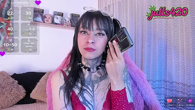Snapshot of Julls420_ chatting on 12, 5, 2026 Julls420 online show from 12, 5, 2026