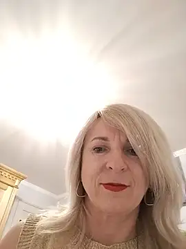 Snapshot of AhlyssaLove1155 chatting on 8, 7, 2026 AhlyssaLove1155 online show from 8, 7, 2026