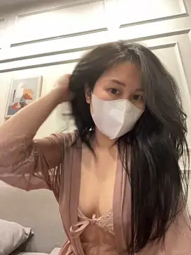 Lucy79xx online show from 4, 2, 2026