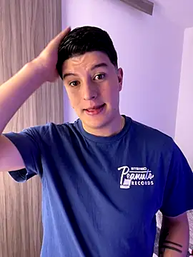 Snapshot of Goldenknight33 chatting on 17, 12, 2025 Goldenknight33 online show from 17, 12, 2025