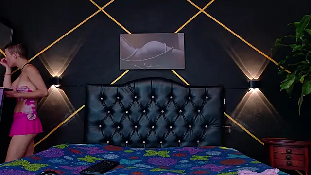 mia collin  online show from 23, 2, 2026