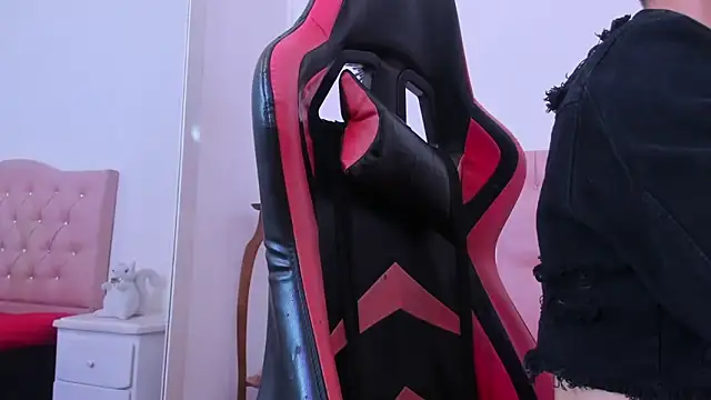 mia collin  online show from 7, 2, 2026