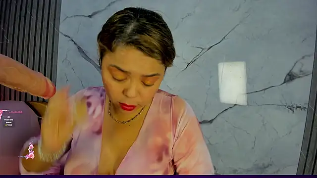 Snapshot of shayra_boobs2 chatting on 2, 7, 2026 shayra boobs2 online show from 2, 7, 2026
