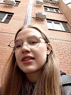 findwayout online show from 18, 4, 2026