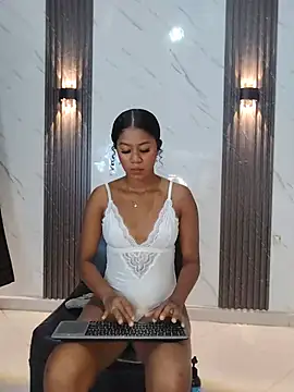 Snapshot of CaramelDesire chatting on 5, 6, 2026 CaramelDesire online show from 5, 6, 2026