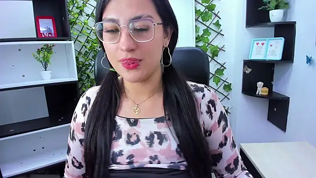 sophi hardd  online show from 24, 4, 2026