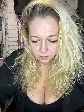 JenniferCarmen online show from 10, 3, 2026