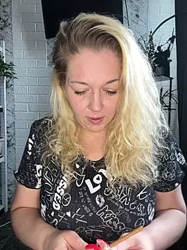 JenniferCarmen online show from 23, 4, 2026