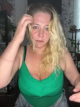 JenniferCarmen online show from 17, 7, 2026