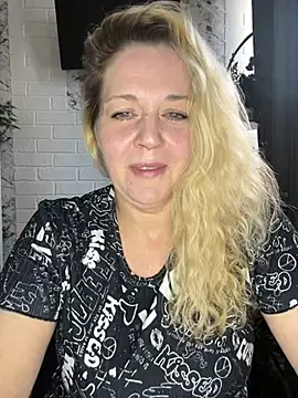 JenniferCarmen online show from 28, 4, 2026