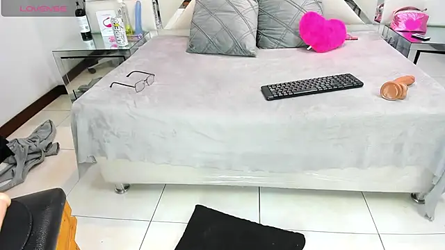 IssysLeBlanc online show from 1, 3, 2026