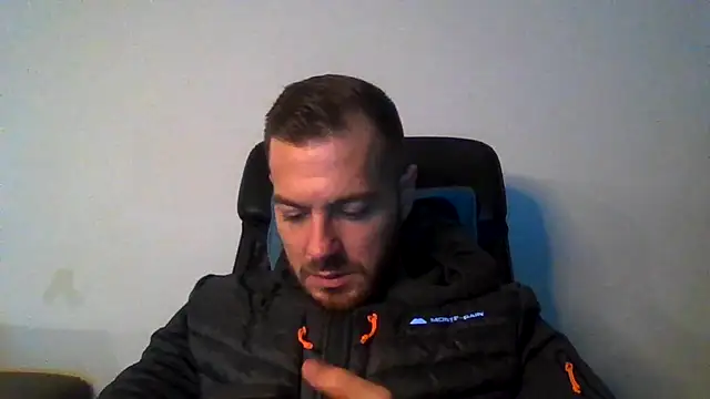 cheekycherryx online show from 17, 12, 2025