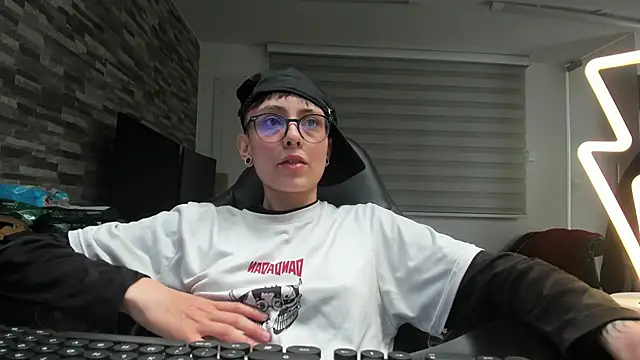 Snapshot of BelaXMeganOfficial chatting on 12, 6, 2026 BelaXMeganOfficial online show from 12, 6, 2026