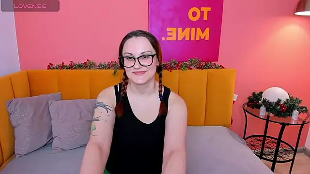 Snapshot of LisaAmoree chatting on 19, 12, 2025 LisaAmoree online show from 19, 12, 2025