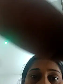 nehakapoor89 online show from 17, 12, 2025