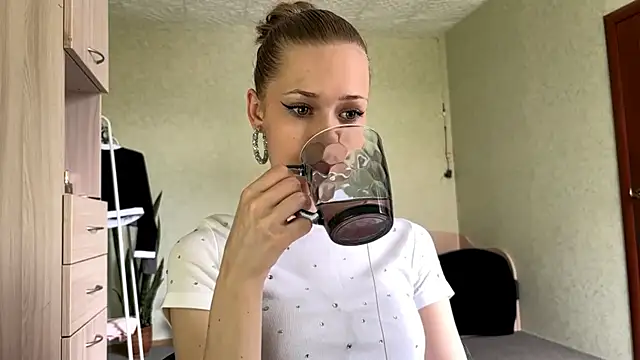 Snapshot of ZaidaSchwarten chatting on 6, 6, 2026 ZaidaSchwarten online show from 6, 6, 2026