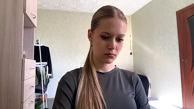 ZaidaSchwarten online show from 15, 4, 2026