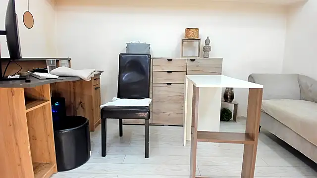 classy medea online show from 24, 2, 2026