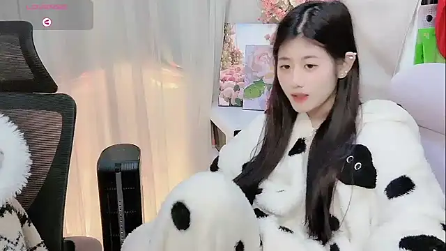 Yvonne-07 online show from 19, 1, 2026