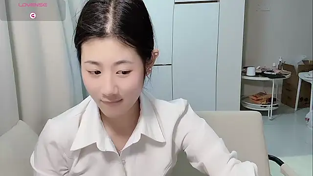 Yvonne-07 online show from 17, 4, 2026