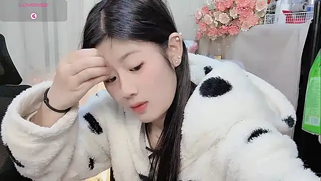 Yvonne-07 online show from 7, 1, 2026