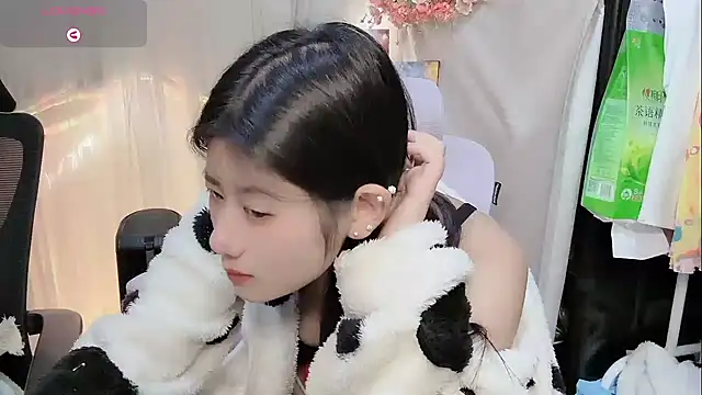 Yvonne-07 online show from 15, 1, 2026